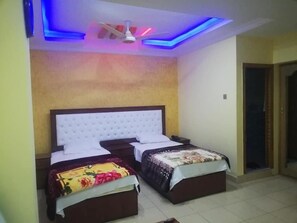 Deluxe Double or Twin Room | Soundproofing, free WiFi, bed sheets - Azeem International Hotel And Restaurant (Muzaffarabad)