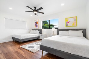 5 habitaciones, tabla de planchar con plancha y cuna de viaje 