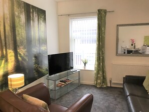 Comfort Apartment, Private Bathroom | Lounge - Restful 1-bedroom Flat in St Helens (St Helens)
