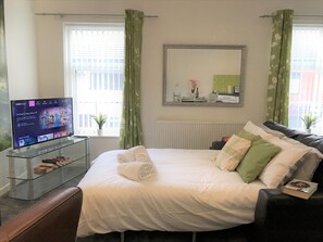Comfort Apartment, Private Bathroom | 1 bedroom - Restful 1-bedroom Flat in St Helens (St Helens)