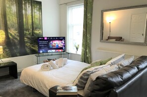 Comfort Apartment, Private Bathroom | 1 bedroom - Restful 1-bedroom Flat in St Helens (St Helens)