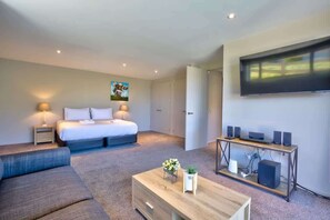 5 chambres, fer et planche à repasser, Wi-Fi, draps fournis