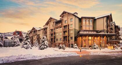 Upscale resort condo with Ski In/Ski Out Gondola. Beautiful 2 bedroom sleeps 8