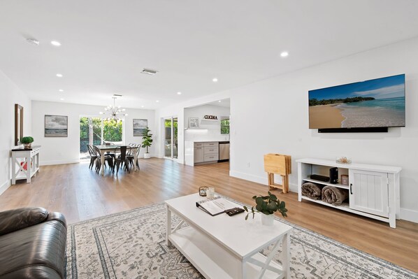 TV - Boca Bliss: Family-Friendly Escape with Hot Tub & Grill, 1 Mile from the Beach! (Boca Raton)