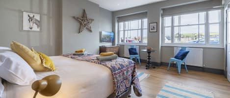 Tweepersoonskamer, en-suite badkamer, gedeeltelijk uitzicht op zee | 1 slaapkamer