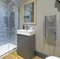 Economy Double Room, Ensuite, Sea View | Bathroom