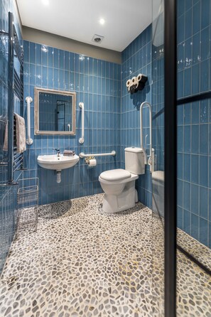 Panoramic Double Room, Ensuite, Partial Sea View | Bathroom - Sailors Rest (Bideford)