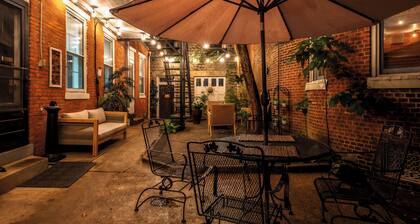 ☆ Luxury Executive Home ♥ of the City + Courtyard
