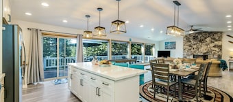 Spacious| Modern| Arcade| Hot Tub| Crib| EV Charger