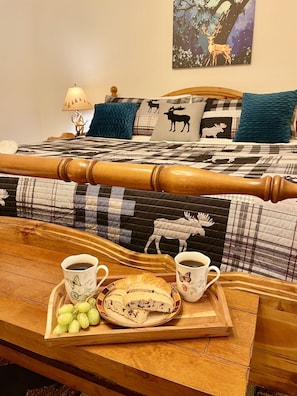 4 bedrooms, desk, iron/ironing board, free WiFi