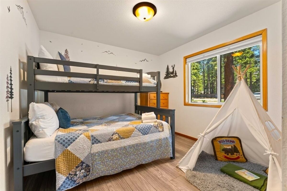 4 Schlafzimmer, Schreibtisch, Bügeleisen/Bügelbrett, kostenloses WLAN