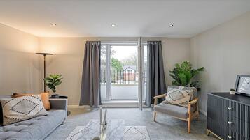 Apartment, Ensuite | Lounge