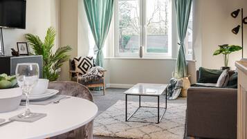 Apartment, Private Bathroom | Lounge