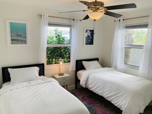 2 makuuhuonetta, silitysrauta/-lauta, ilmainen Wi-Fi, vuodevaatteet