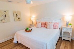 2 Schlafzimmer, Schreibtisch, Bügeleisen/Bügelbrett, Reisekinderbett
