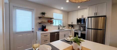 Coffee/tea maker, fridge, microwave, oven