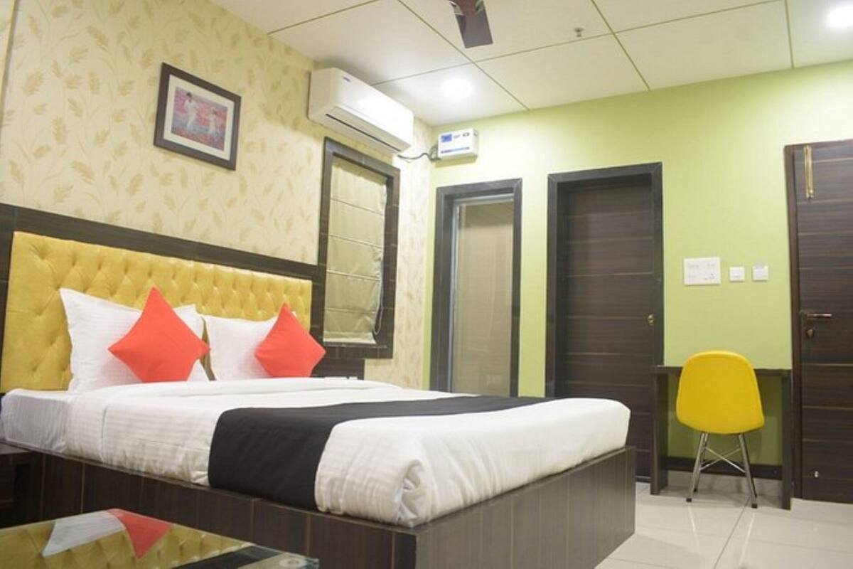 Deluxe Double Room, Multiple Beds | Egyptian cotton sheets, premium bedding, down comforters
