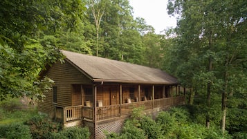 Mitchell Lodge - King Room w/ Mountain View | Hypo-allergenic bedding, individually decorated, individually furnished