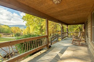 Winter Star Lodge - King Loft + Queen Room Suite w/ Mountain View | Terrace/patio