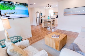 Smart TV, books, offices - 558 Sea Glass Cottage | New Pool | Mins 2 Beaches (Naples)