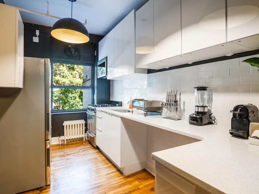 Sebuah peti sejuk di kawasan bersama