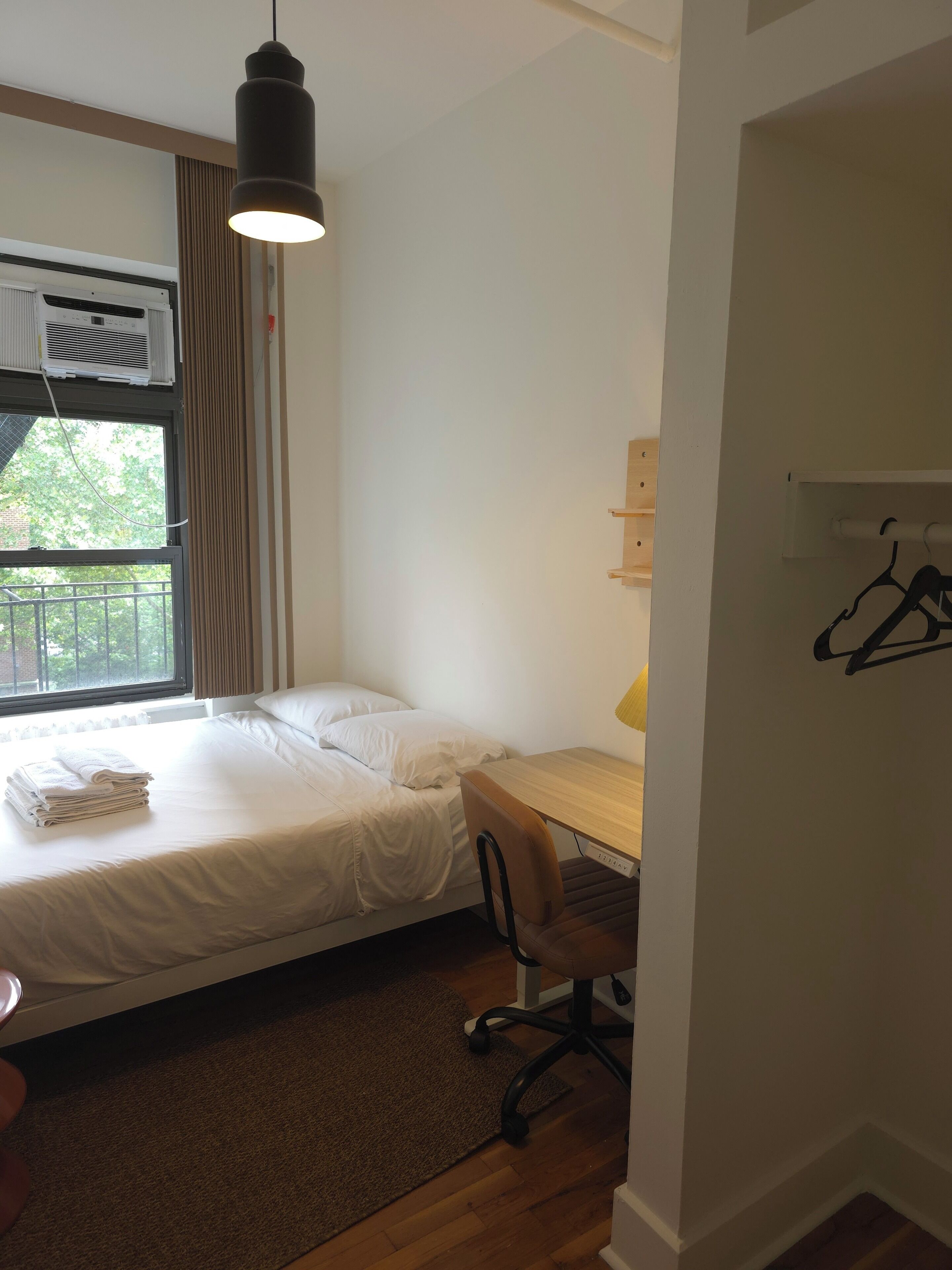 City Double Room (Shared Bathroom)