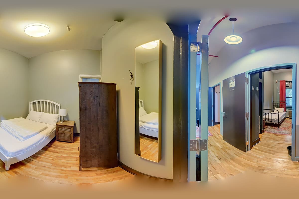City Double Room (Shared Bathroom) | Bathroom