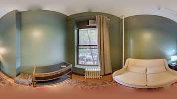 City Studio (Shared Bathroom) | Living area