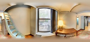 Phòng đôi trung tâm thành phố (Shared Bathroom) | 1 phòng ngủ, trang bị nội thất với thiết kế riêng biệt 