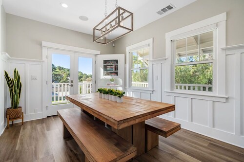 NEW LISTING ! NEWLY REMODELED HISTORIC HOME NEAR DOWNTOWN!