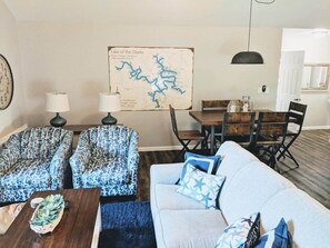 Smart TV, fireplace, books - Margaritaville - Tan-Tar-A Sunset Cliff Hide-A-Way (Osage Beach)