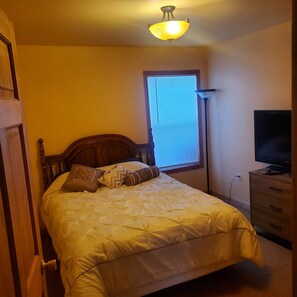 5 bedrooms, iron/ironing board, free WiFi, bed sheets