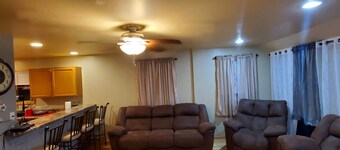 Miners Lodge - Cozy and one block from the snowmobile/atv trails.