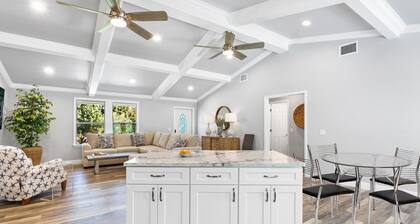 New Construction- Hot Tub - 1.3m to Beach, 2 KING Beds.