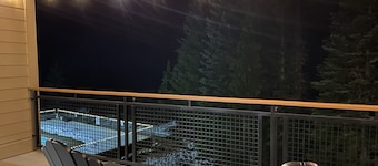 Luxury at the mountain! Amazing location just steps to the slopes and town!