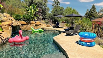 室外游泳池,恒温泳池