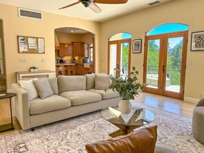 Smart TV, fireplace - Wine Country Opulent Villa-Brush Creek (Santa Rosa)