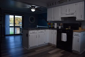 Fridge, microwave, oven, stovetop - Newly updated water retreat. PONTOON for rent,  FREE golf & ICE at local course (Edgerton)
