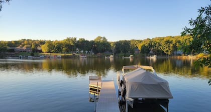 Newly updated water retreat. PONTOON for rent, FREE golf & ICE at local course