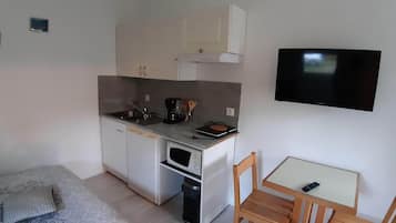 1 dormitori, un bressol de viatge, wifi gratuïta i roba de llit