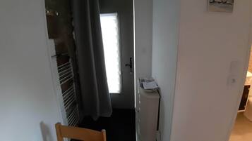 Dusche, Haartrockner, Seife, Shampoo