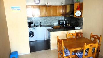 Fridge, microwave, oven, coffee/tea maker