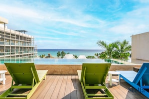 Outdoor pool, pool loungers
