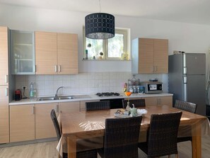 Fridge, microwave, oven, stovetop