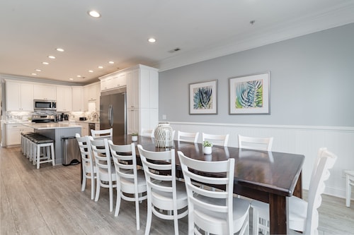 Beautiful Ocean Front 6 Bedroom/5 Bathroom Condo with Pool and Game Room! 