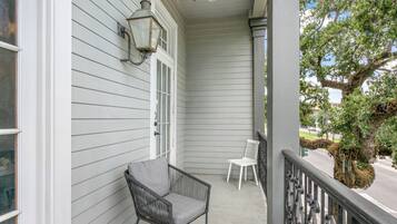 Deluxe Apartment, 5 Bedrooms, Balcony | Balcony