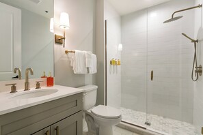 Deluxe Apartment, 2 Bedrooms | Bathroom | Designer toiletries, hair dryer, towels - The Irish House (New Orleans)
