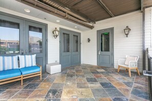 Terrace/patio - The Irish House (New Orleans)