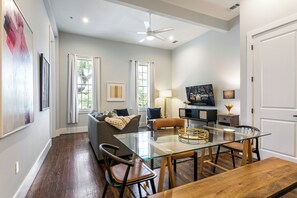 Appartement supérieur, 5 chambres | Repas dans la chambre