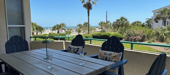 TYBEE ISLAND BEACH FRONT CONDO!<br>